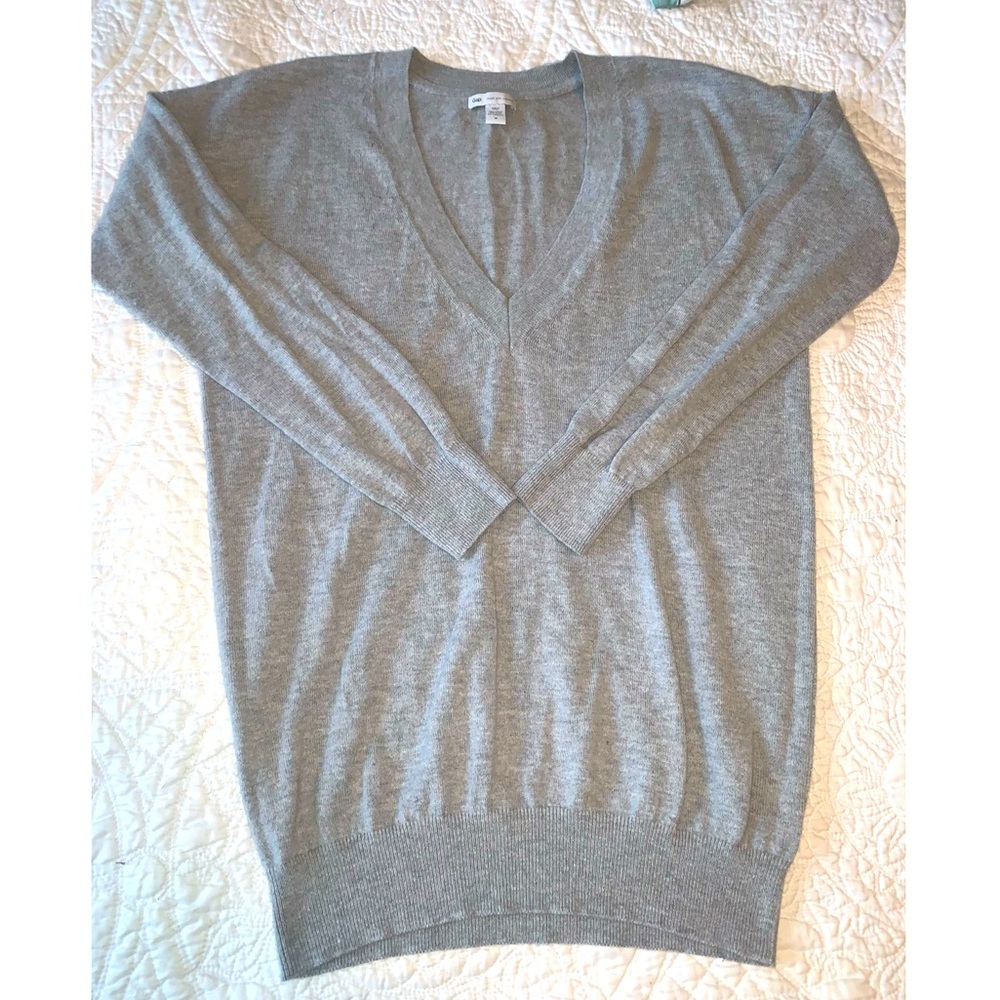 GAP v-neck sweater